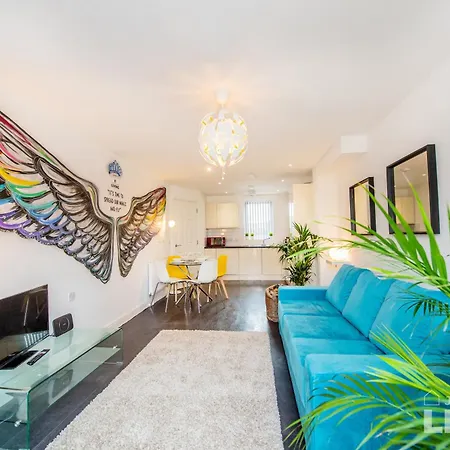 New Spacious Townhouse - Sleeps 12 - Free Private Parking - Nr Centre-2