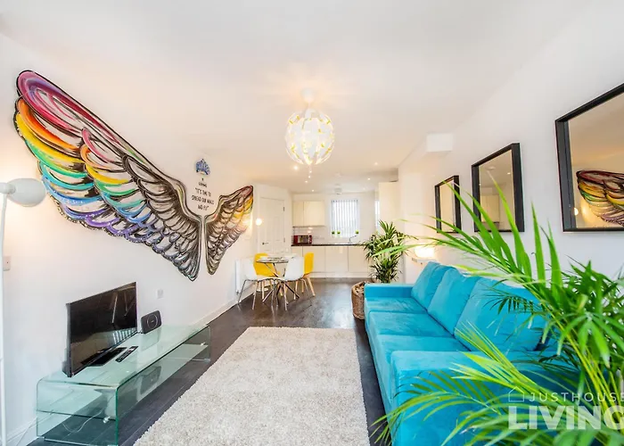 New Spacious Townhouse - Sleeps 12 - Free Private Parking - Nr Centre Liverpool